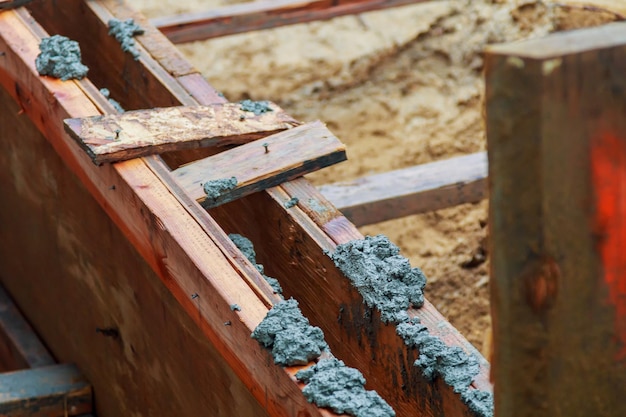 Holzschalung aus Beton Bewehrungsbalkenschalung Beton zum Füllen