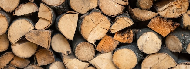 Holzscheite Balken Brennholzrahmen Holzscheit Holzhintergrund Kraftstoff Ernten von Brennholz für den Winter Konzept-Brennstoff-Textur