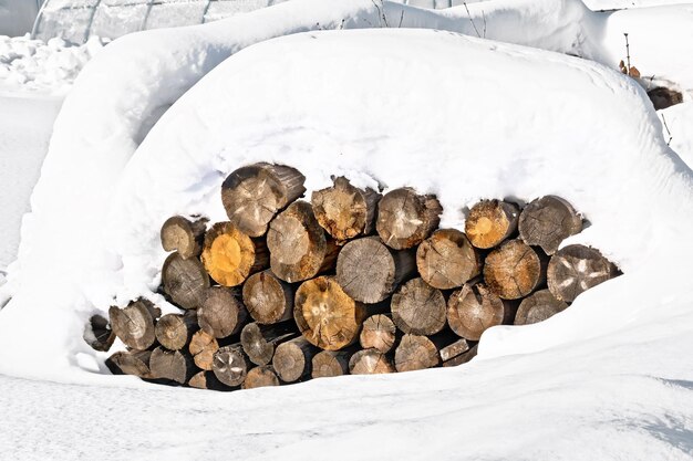 Holzstapel aus Rundschnitten