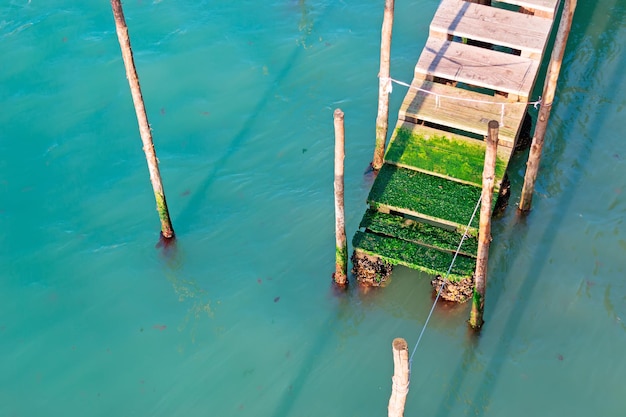 Holzsteg im Canal Grande von oben gesehen