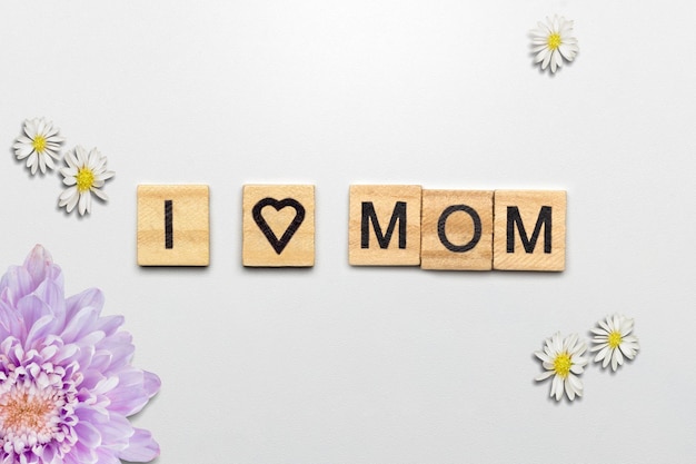 Holzwürfel mit dem Text Ich liebe Mama