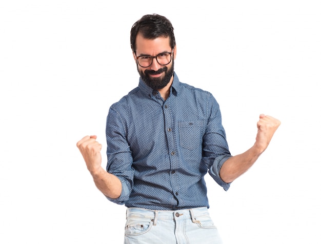 Foto hombre afortunado joven inconformista sobre fondo blanco