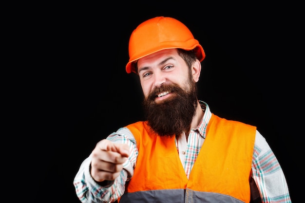 Hombre de barba retrato con casco