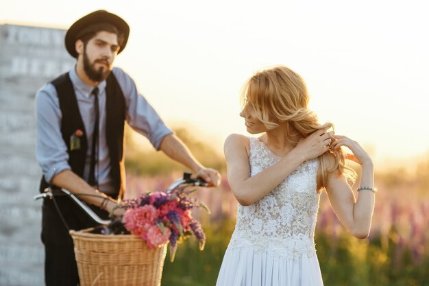 hombre de la barba el romance sol joven