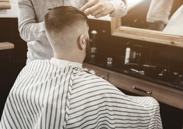 Hombre en barbería