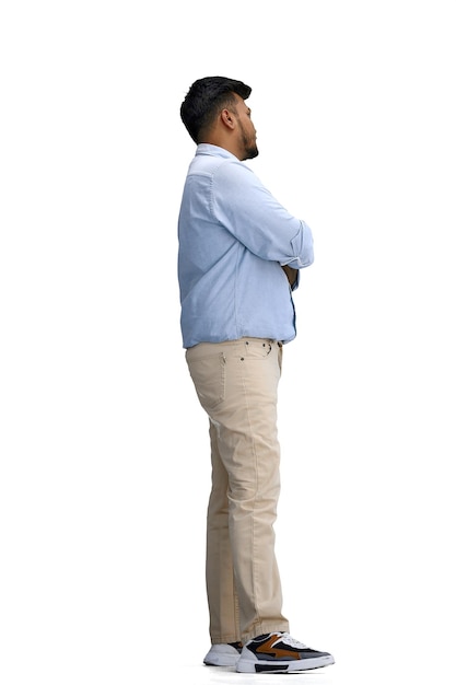 Foto un hombre con una camisa azul sobre un fondo blanco a toda altura cruzó los brazos en perfil