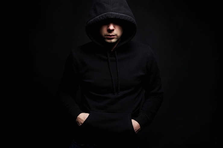 Foto hombre con capucha niño con sudadera con capucha
