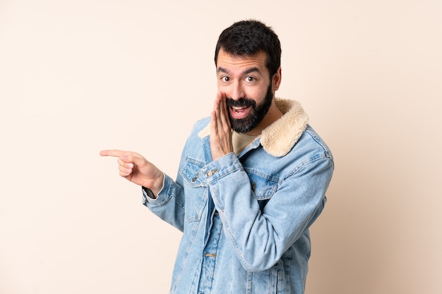 Hombre caucásico con barba aislado