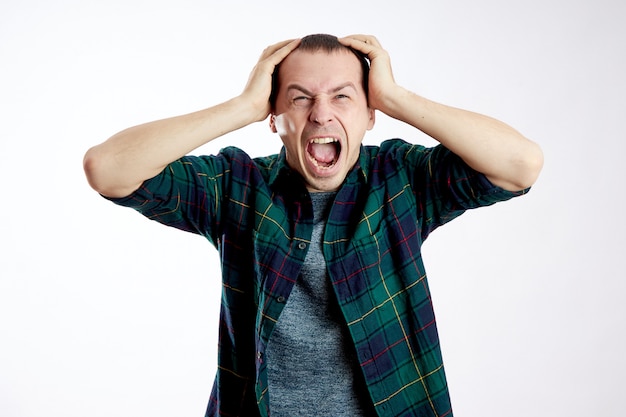 Foto hombre dolor de cabeza severo, mala salud, enfermedad, migraña, cáncer de cerebro