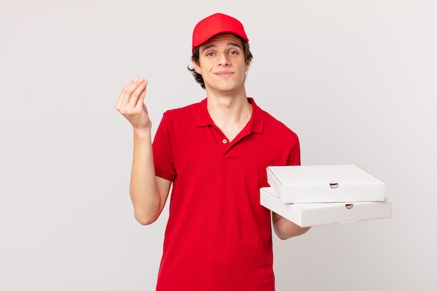 Hombre de entrega de pizza haciendo gesto de capice o dinero, diciéndole que pague