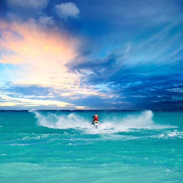 hombre, equitación, jet ski