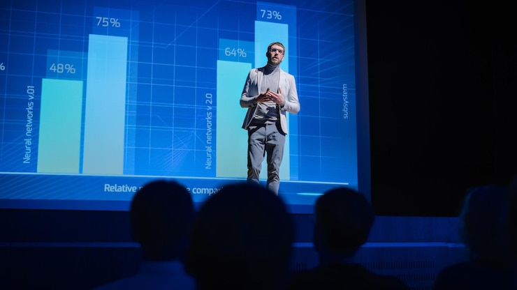 Foto un hombre se para en el escenario con un gráfico en la parte superior de su cabeza.