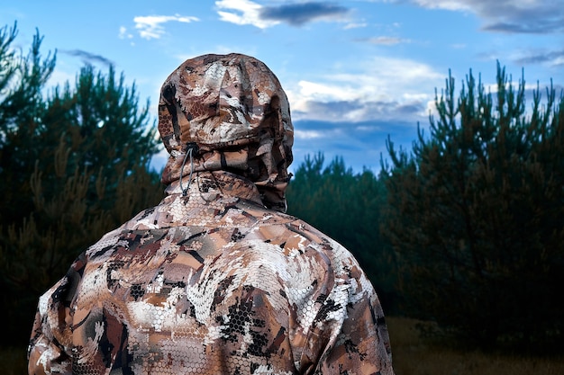 El hombre está a la caza, caza, caza, cazador, rifle, apunta, cazador, hombre, período de caza