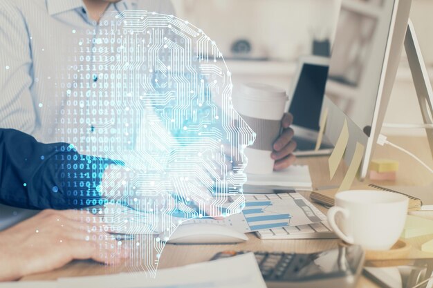 Hombre con experiencia en computadora con holograma de tema cerebral Concepto de lluvia de ideas Doble exposición