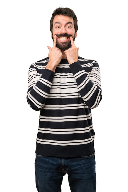 Hombre feliz con barba