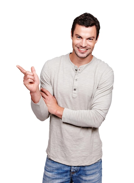 Foto hombre feliz y retrato mientras señala con el dedo el espacio de maqueta para publicidad aislado en un fondo blanco sonrisa de un hombre de francia con signo de mano para anuncio de promoción y producto de marca