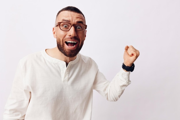 Hombre de fondo cara joven hombre expresión de barba hombre retrato de fondo adulto casual