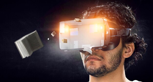 Hombre con gafas de realidad virtual. Técnica mixta