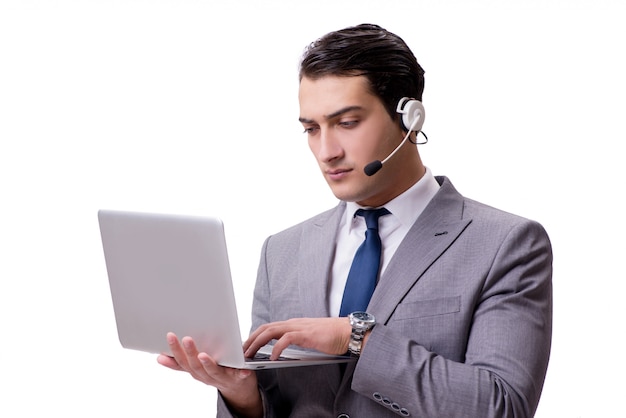 Hombre guapo con auriculares aislado en blanco