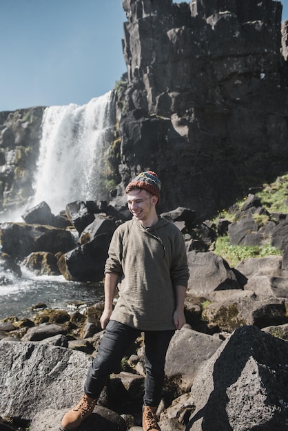 Hombre en Islandia