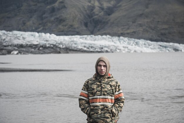 Foto hombre en islandia
