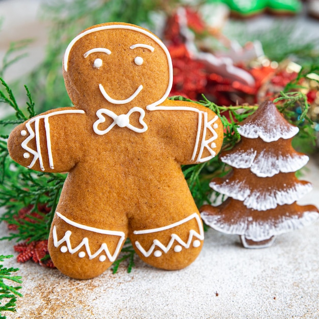 hombre de jengibre galleta de navidad tarta casera postre dulce año nuevo