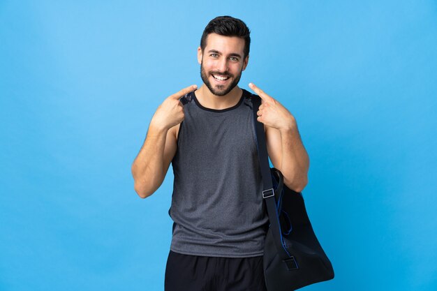 Foto hombre joven deporte con bolsa de deporte