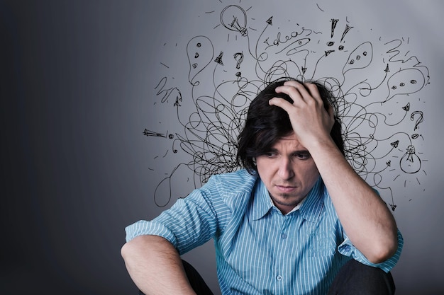 Hombre joven con expresión de la cara estresada preocupada con ilustración