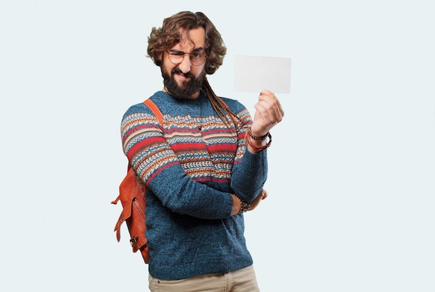 Hombre joven hippie con un cartel.