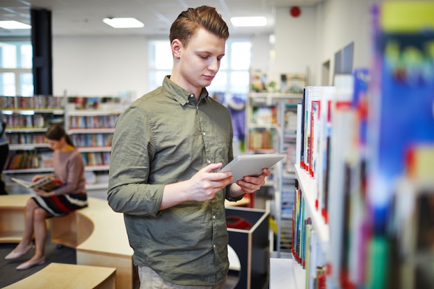 Hombre, en, librería