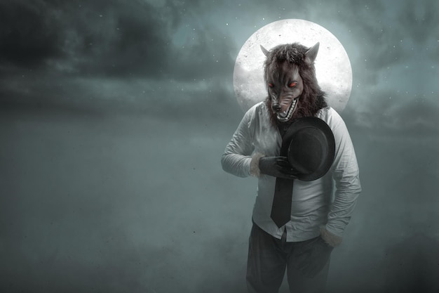 Foto un hombre lobo con luna llena
