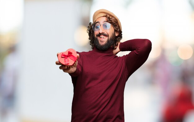 Hombre loco joven en el amor, concepto del día de tarjeta del día de San Valentín.