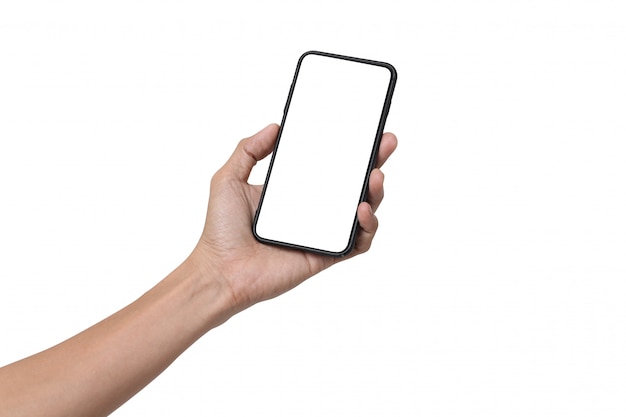 Hombre de mano que sostiene el teléfono inteligente móvil con pantalla en blanco aislada sobre fondo blanco con trazado de recorte