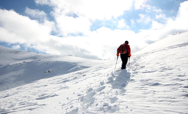 un, hombre, montañismo, deportes de invierno