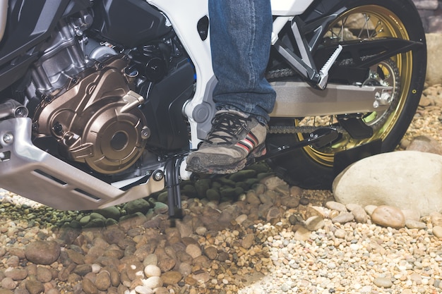 Hombre en motocicleta