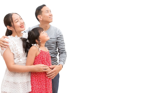 Hombre y mujer asiáticos con su hija