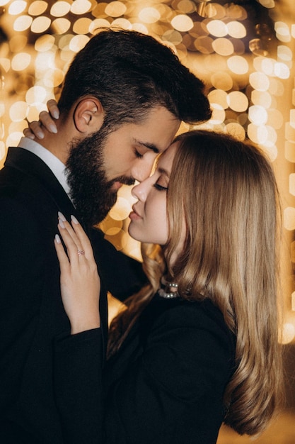 Hombre y mujer barbudos celebraron Navidad y Año Nuevo