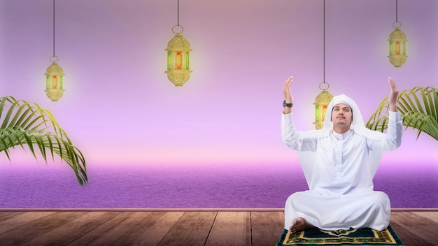 Hombre musulmán sentado mientras levantaba las manos y rezaba