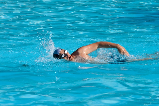 Hombre de natación