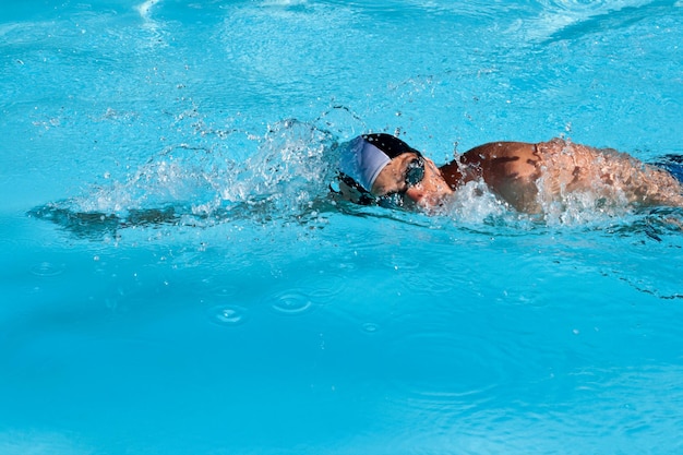 Hombre de natación