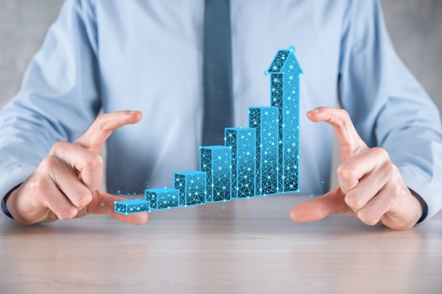 Hombre de negocios con gráficos en 3D de baja poligonal y las estadísticas del mercado de valores obtienen beneficios. Concepto de planificación del crecimiento, estrategia empresarial. Concepto de crecimiento económico. Estrategia empresarial. Publicidad digital.