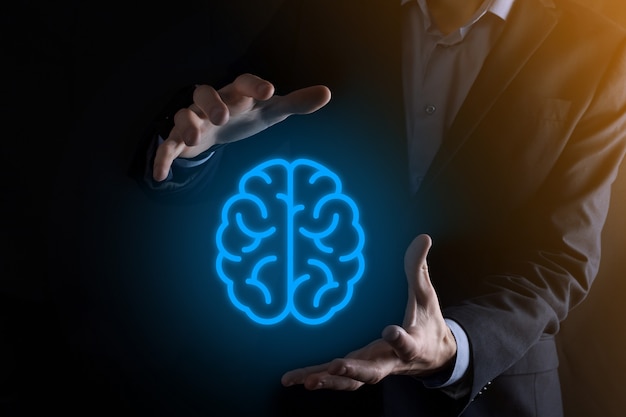 Hombre de negocios con herramientas abstractas de cerebro e icono, dispositivo, comunicación de conexión de red del cliente en tecnología futura de desarrollo innovador, virtual, ciencia, innovación y concepto empresarial