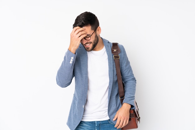 Hombre de negocios joven sobre aislado