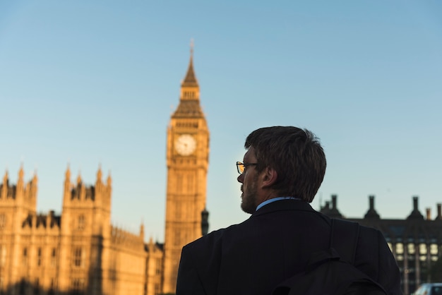 Foto hombre de negocios en londres