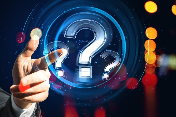 Foto hombre de negocios con la mano apuntando a signos de pregunta creativos holograma redondo en fondo bokeh borroso preguntas frecuentes y concepto de servicio al cliente doble exposición