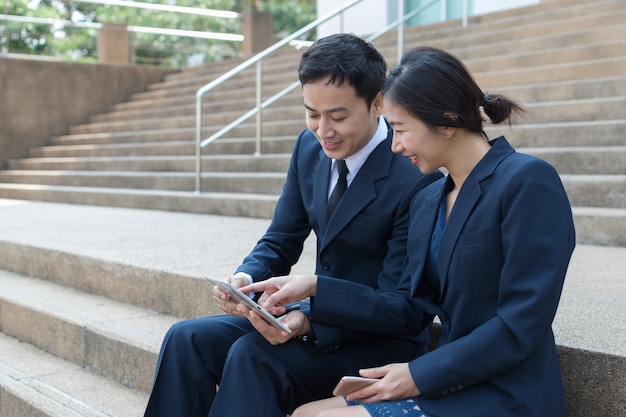 Hombre de negocios y mujer de negocios