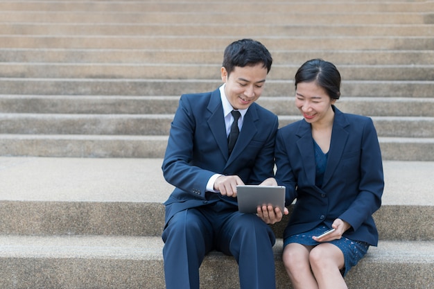 Hombre de negocios y mujer de negocios