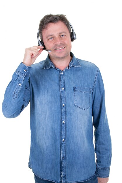 Hombre de negocios oficina auriculares hombre trabajando en call center