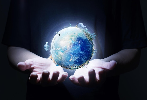 Hombre de negocios en la oficina usando una interfaz digital del mundo táctil con su mano