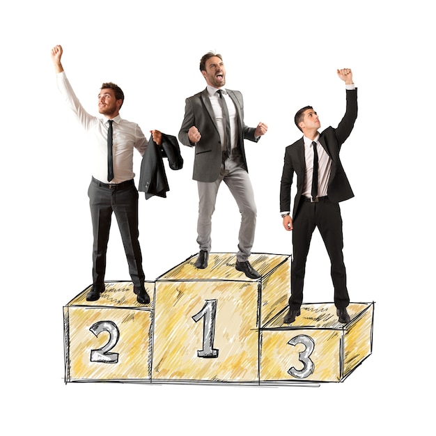 hombre de negocios en podios. Competencia de éxito